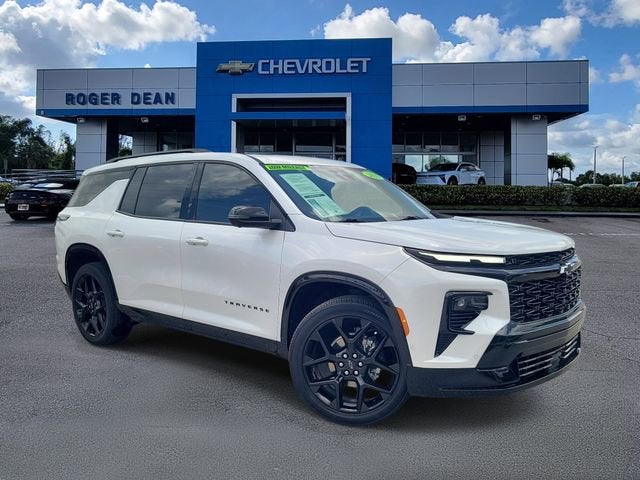 2025 Chevrolet Traverse RS in Iridescent Pearl Tricoat — front three-quarter view