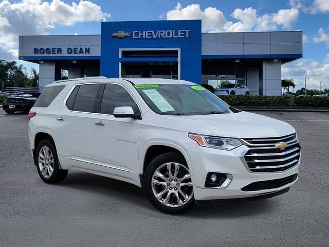 2021 Chevrolet Traverse High Country in Iridescent Pearl Tricoat — front three-quarter view